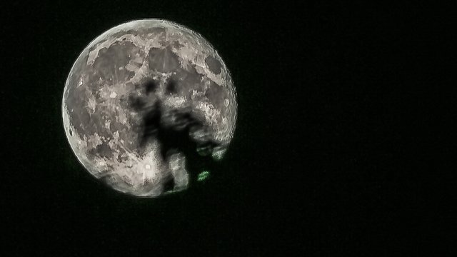 Vollmond Mit Wolken Am 11 8 2014