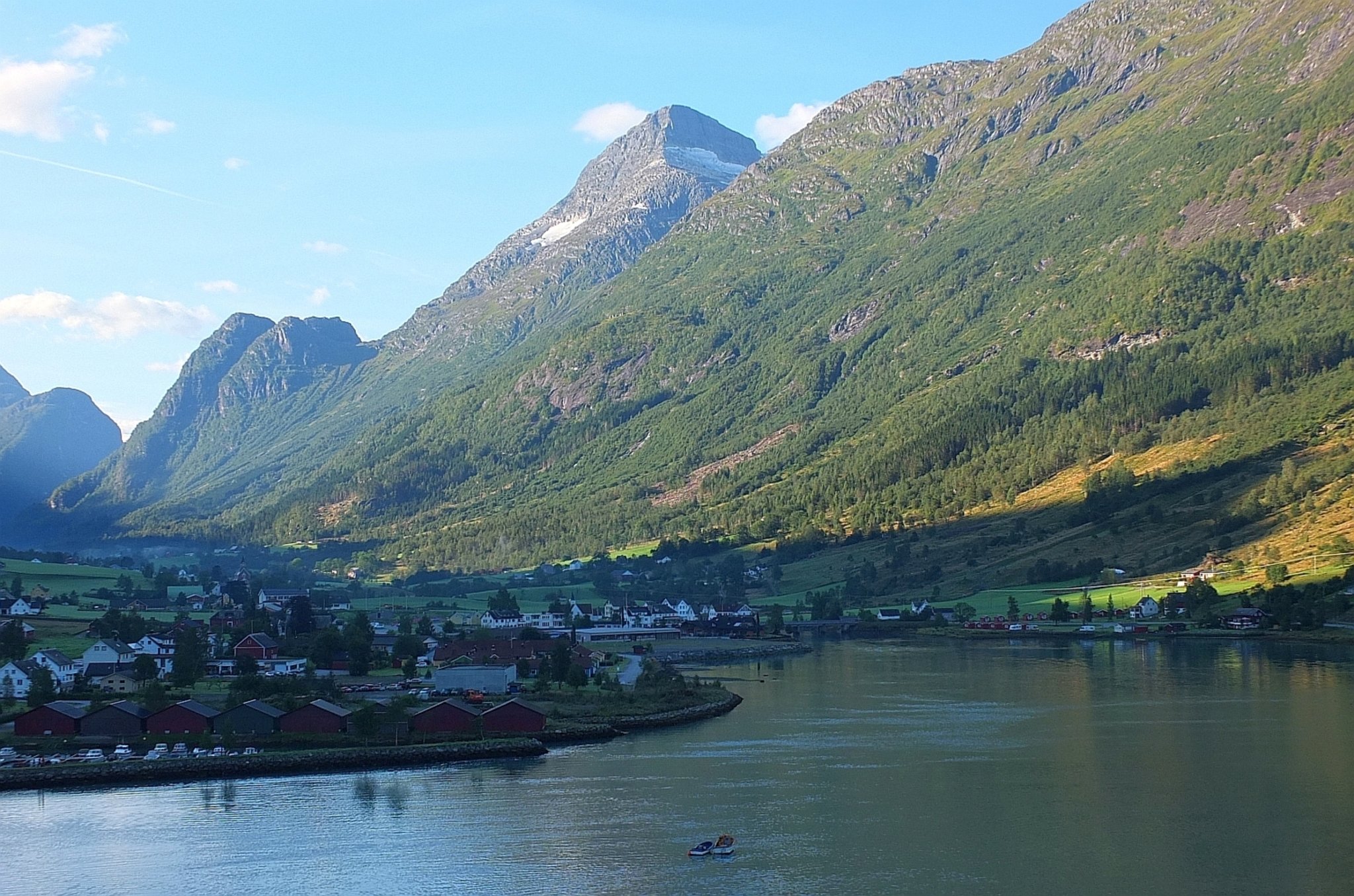 Ein Schnappschuss von Olden am Innvikfjord (Norwegen)!