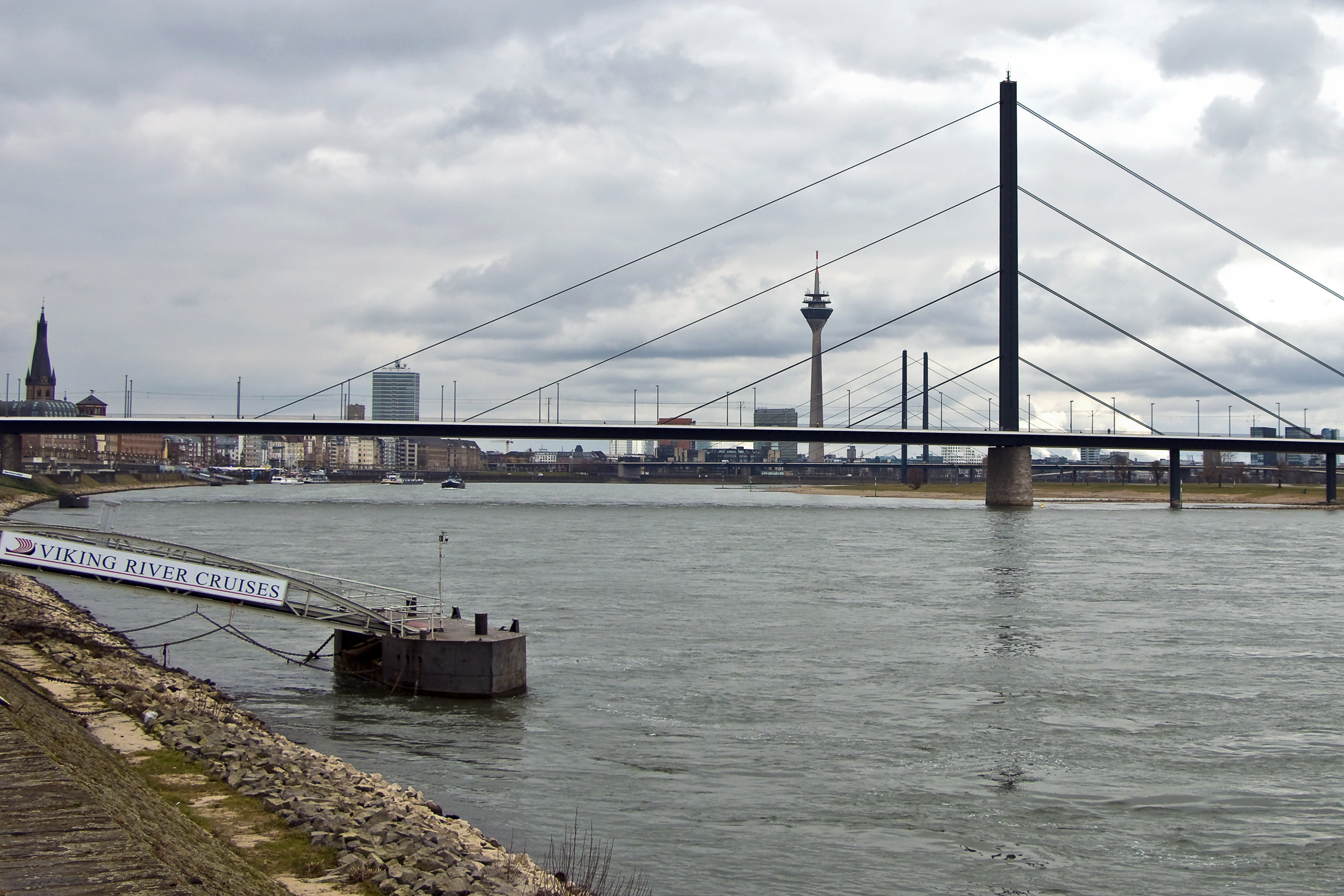 Rheinkniebrücke & Rheinturm, Düsseldorf