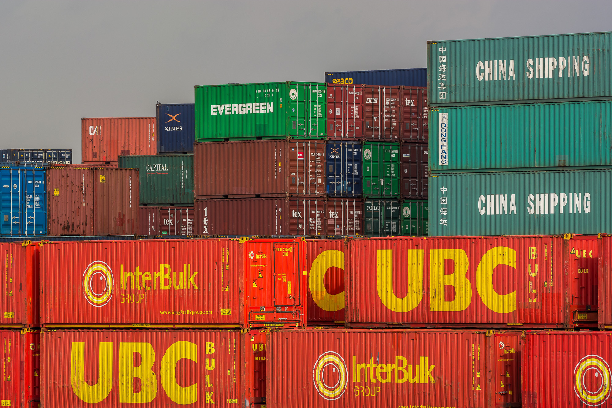 "Lego für Erwachsene" . . . oder auch: 3D-Puzzle im Containerhafen :-)
