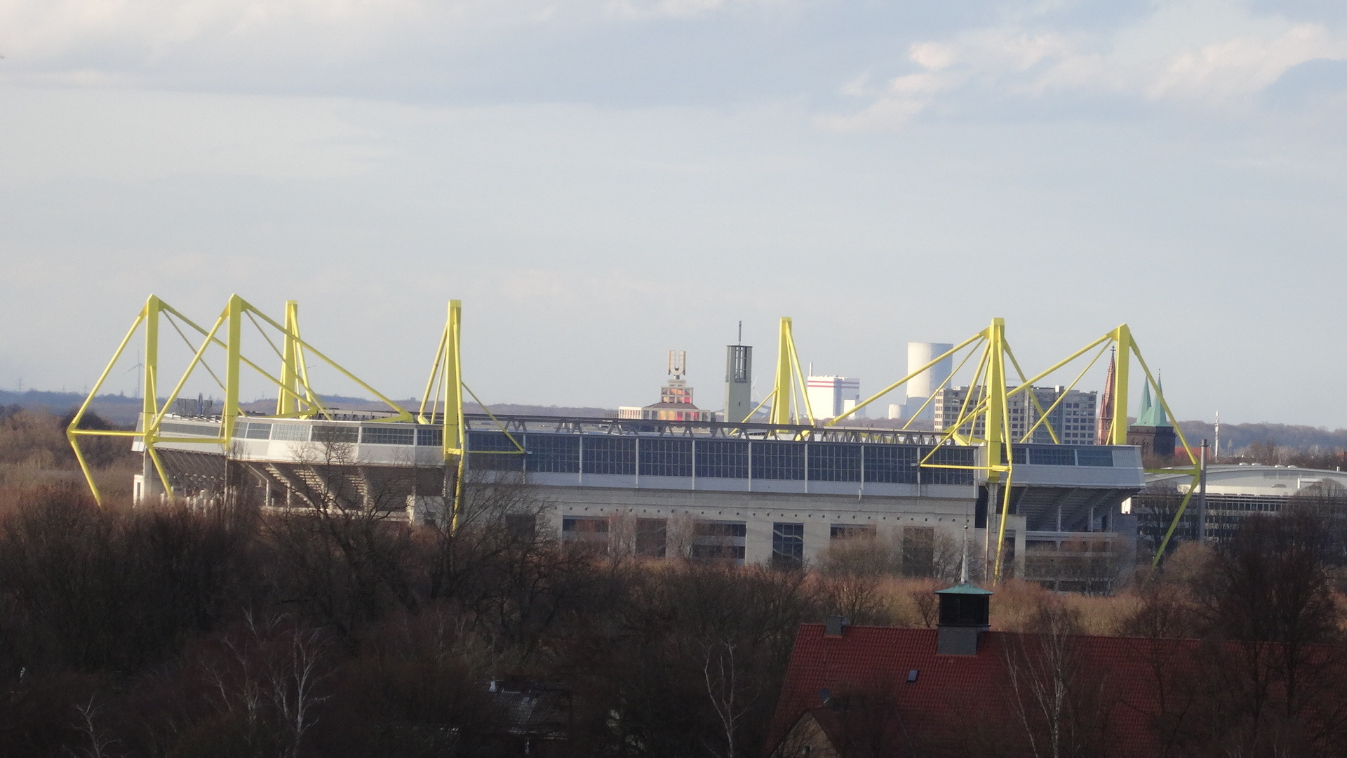 Das BVB-Stadion vom Süden aus fotografiert.