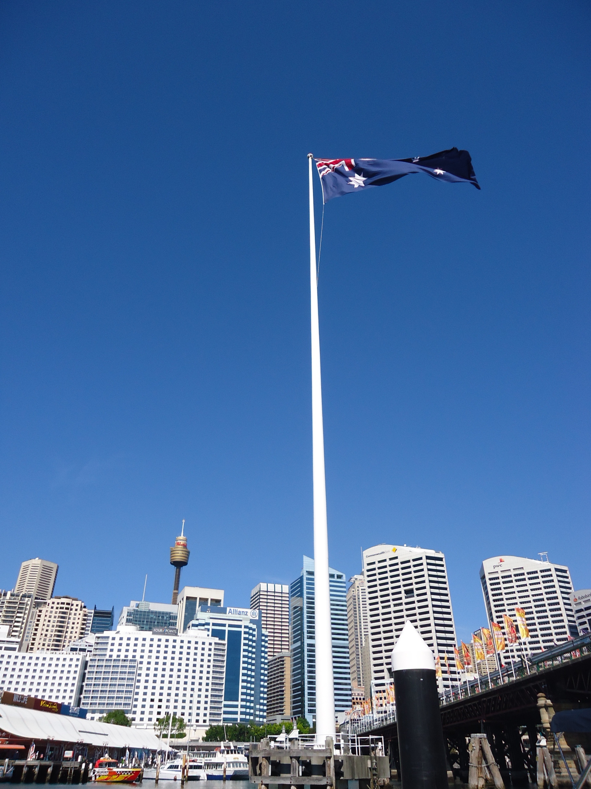 da können wir im Moment nur von träumen. blauer himmel in Sydney. aber am Wochenende wird es hier genauso und noch viel schöner. meine Regierungszeit ist zu ende, der Count down läuft....ich bedanke mich für alles bei euch und sende liebe grüße mali