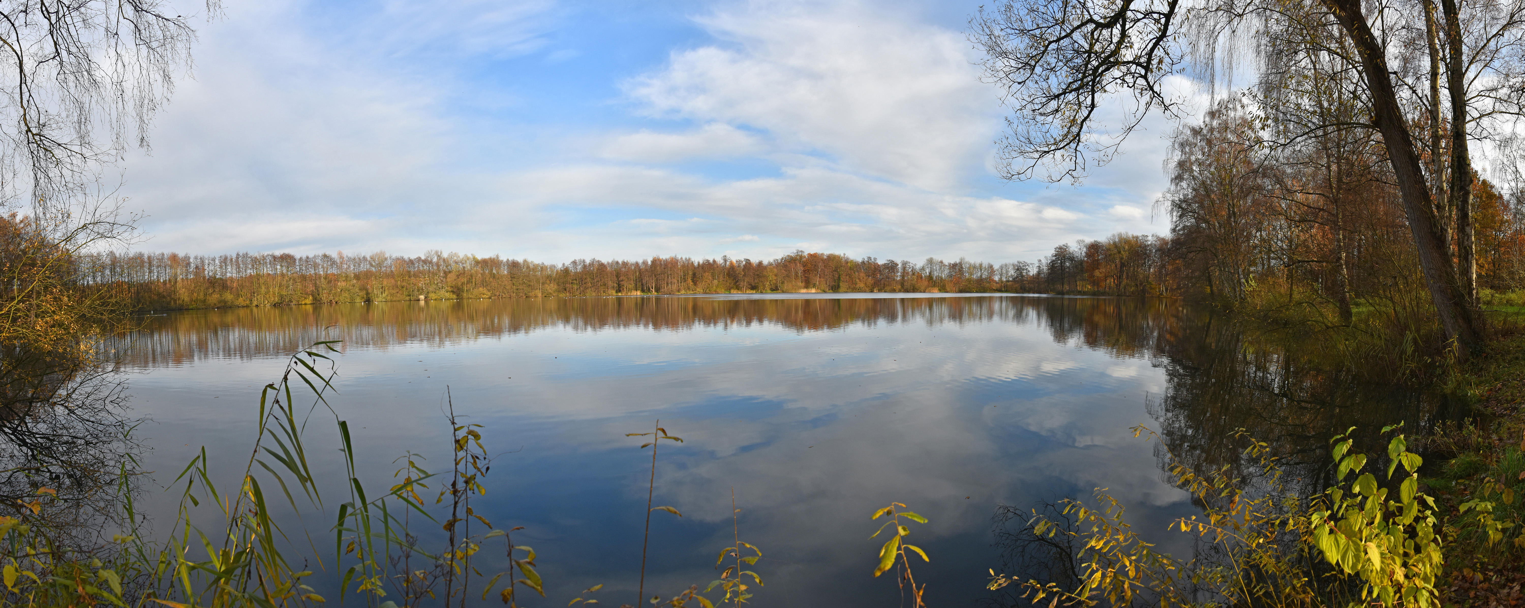 Ich wünsche allen eine schöne neue Woche und hoffe auf ein Wetter wie hier bei unserem Besuch am Klutensee. (Bitte als Vollbild ansehen)
