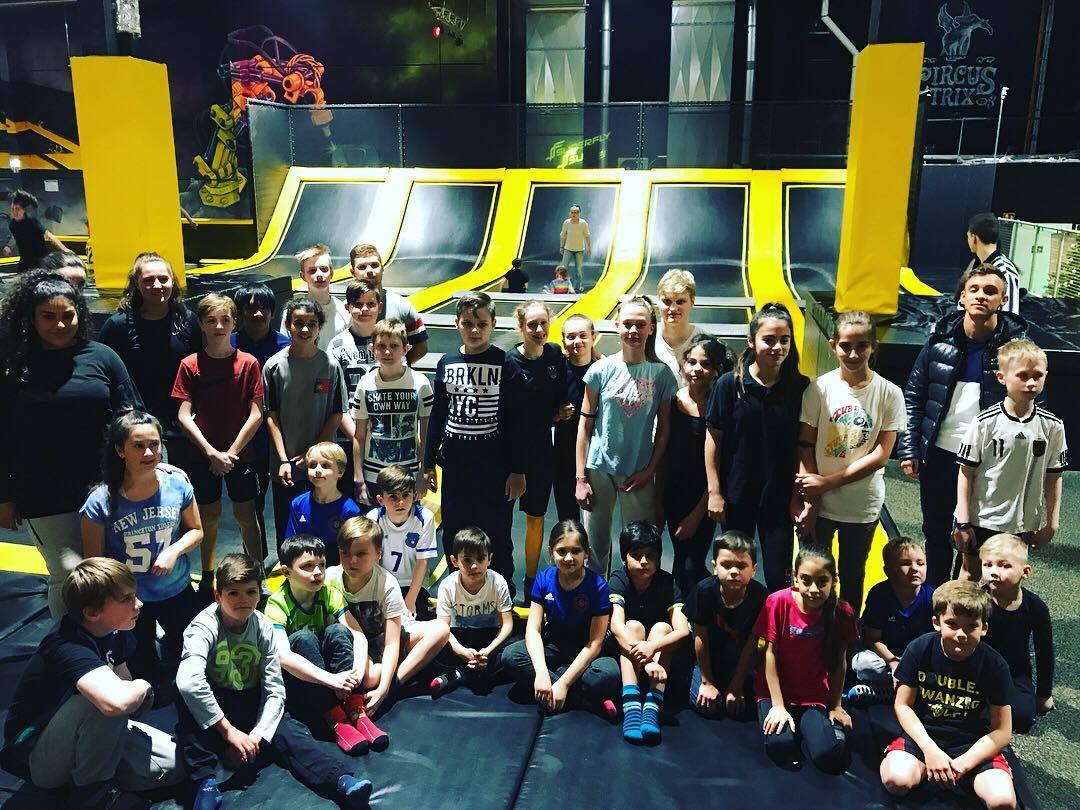 Das Team des Königsborner SV besuchte den Superfly (Trampolinpark) in Dortmund - mit rund 40 Kids war die Abteilung Taekwondo unterwegs und zeigte selbstverständlich vollen Einsatz.