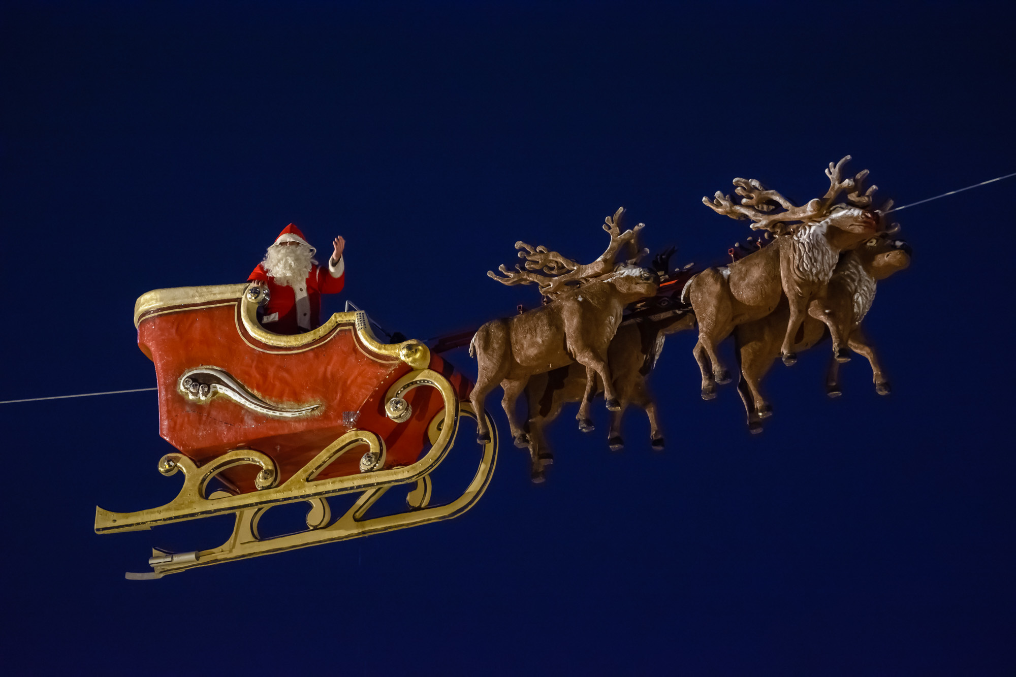 Auch in diesem Jahr fliegt der Weihnachtsmann wieder über den Bochumer Weihnachtsmarkt