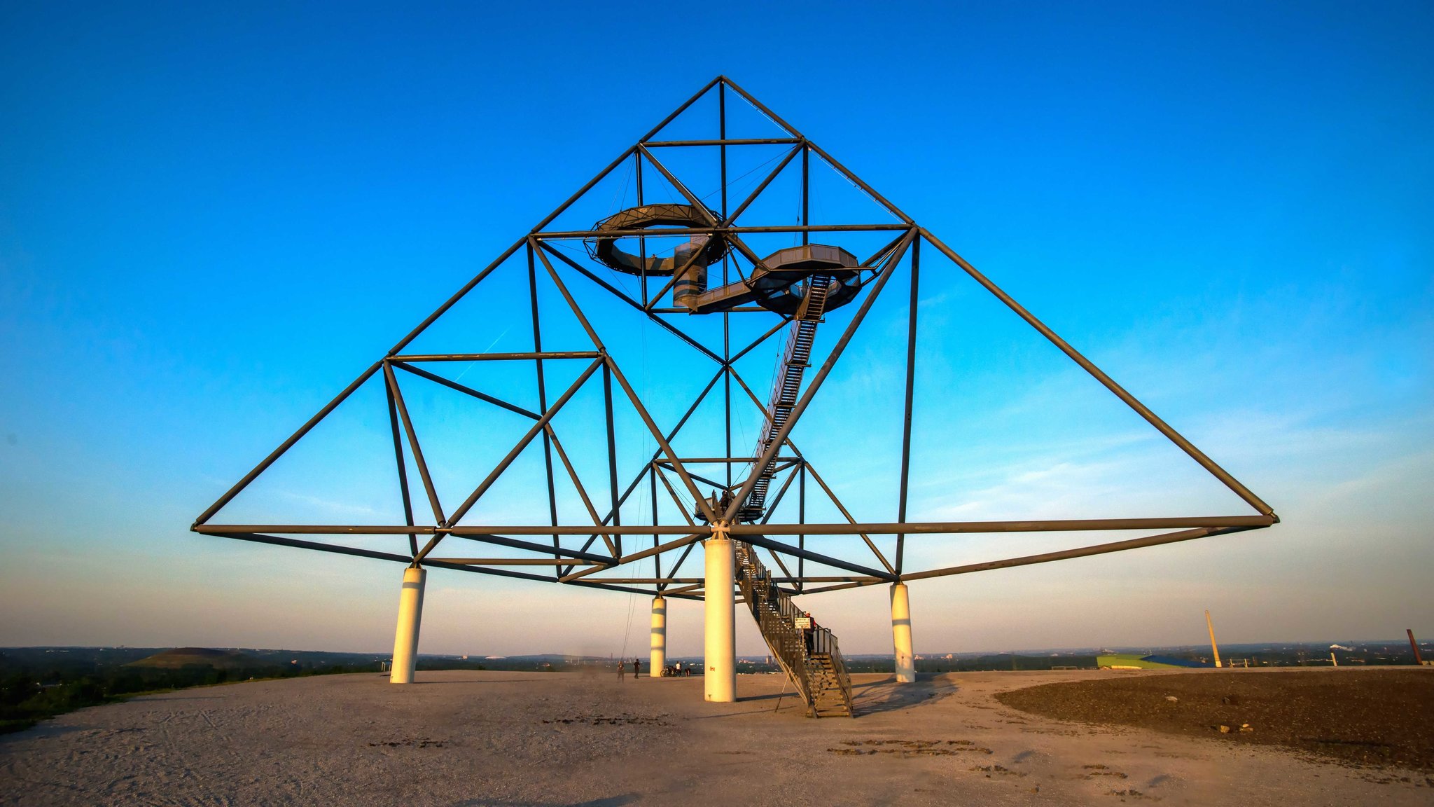 Wieder mal der Tetraeder ! Bitte Vollbild!
