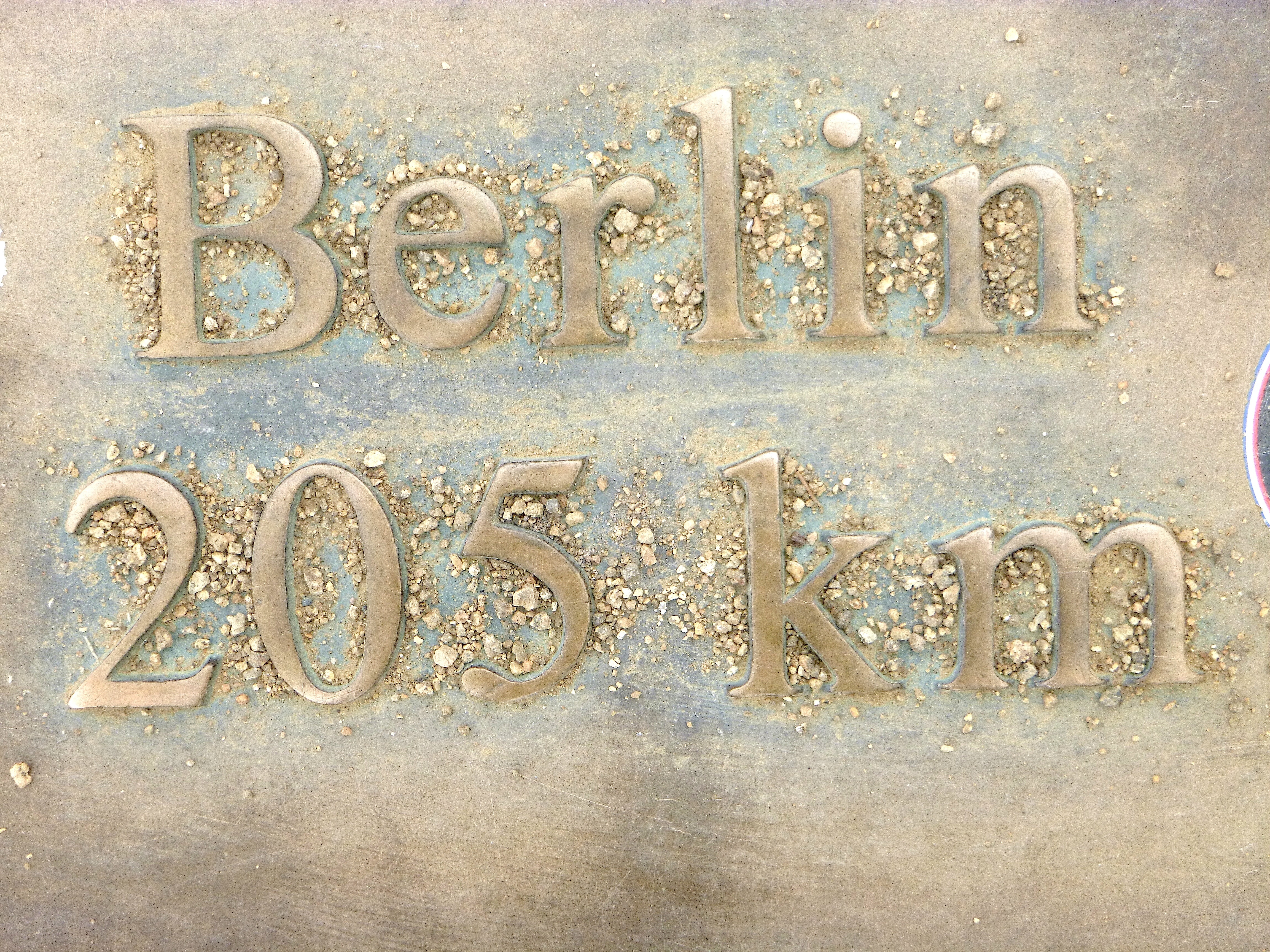 Wo könnte sich diese Bronzeplatte wohl befinden???