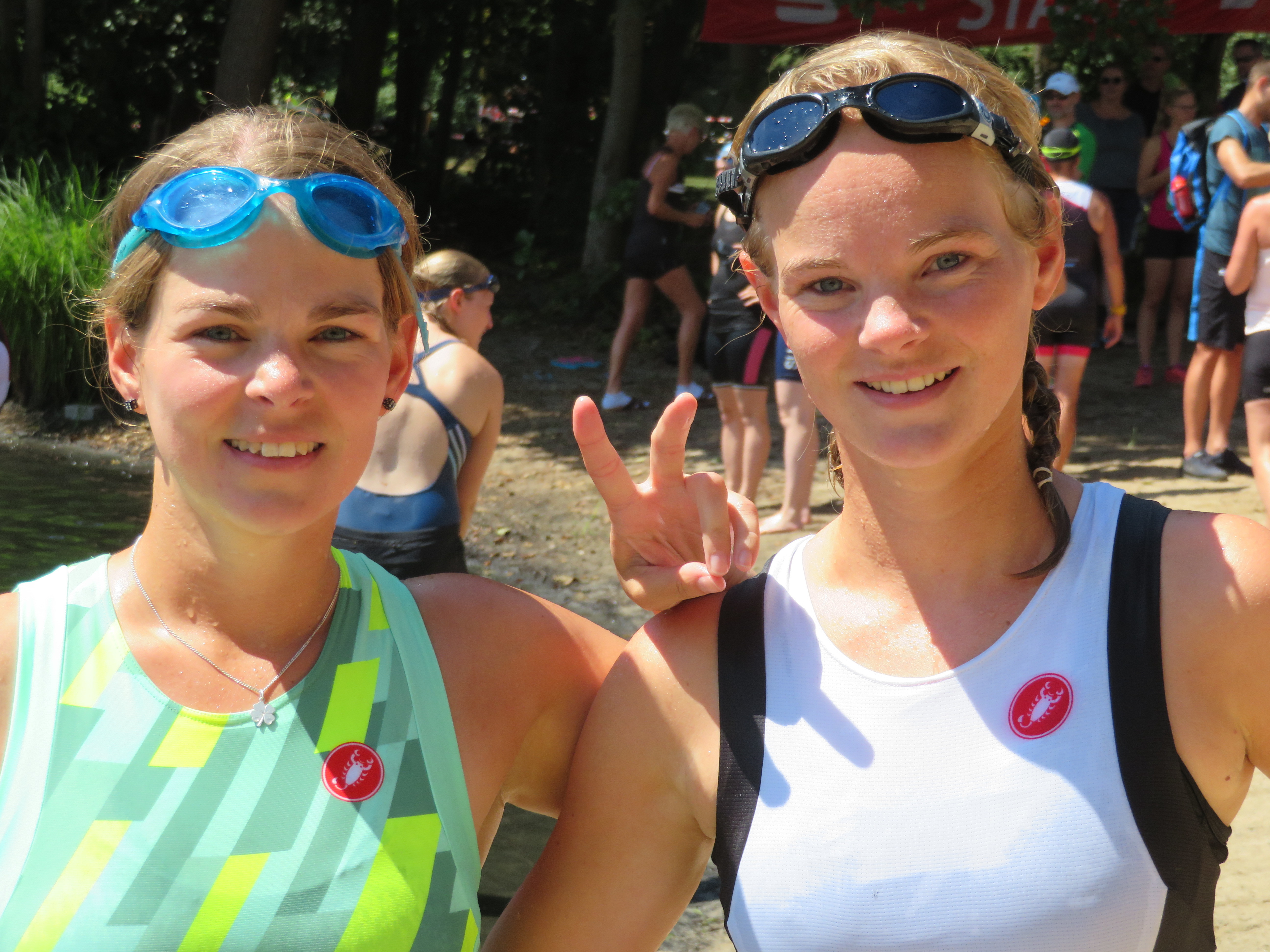 Ihr seid echt bewundernswert!!! 500 Meter schwimmen - 20 Kilometer Rad fahren und 5 Kilometer laufen, das macht euch so schnell keiner nach, stimmt's, ihr lieben Leser/-innen?
