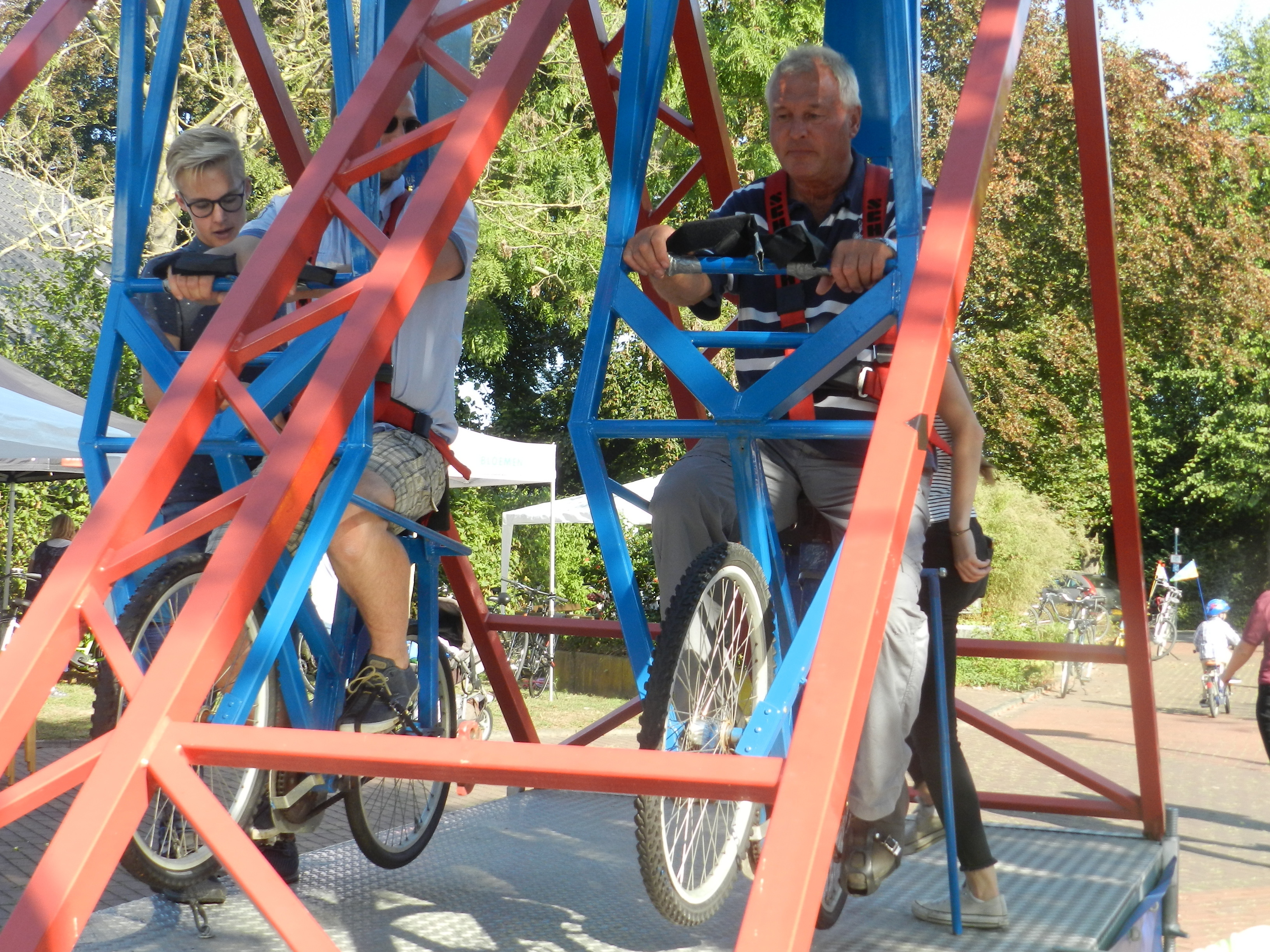 Herzliche Grüße an die konzentrierten Biker