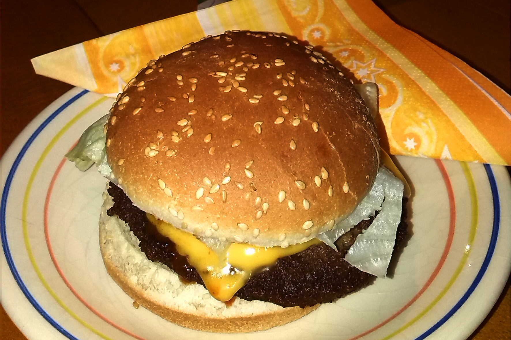 "Und Cheese": Heute, 18. September, ist "Tag des Cheeseburger". In diesem Sinne wünsche ich allen Käsebrötchenliebhaber einen guten Appetit.
