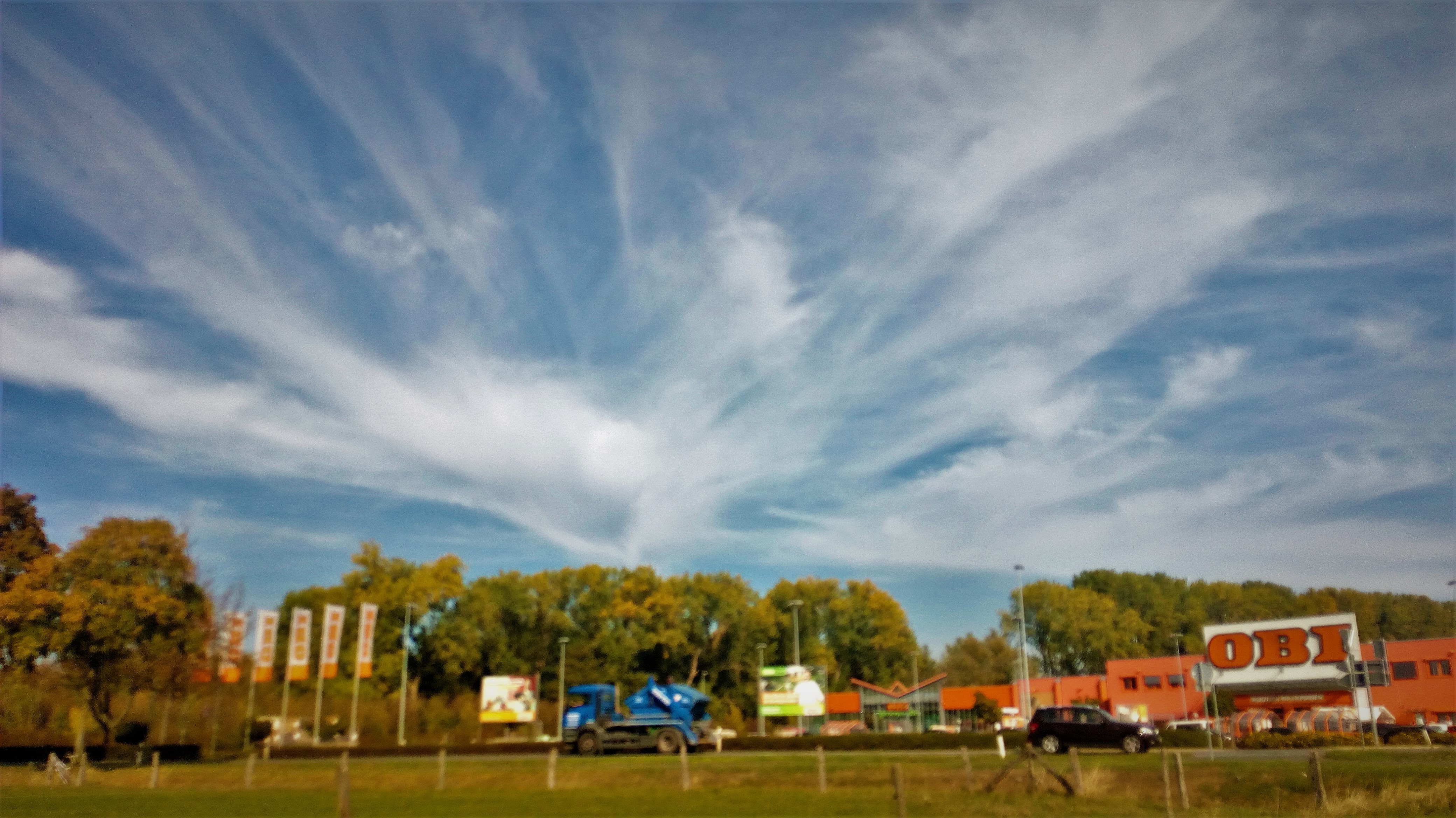 Himmelsbilder, vielleicht das letzte vom goldenen Oktober ;-)! leider nur das Handy dabei ;-)!