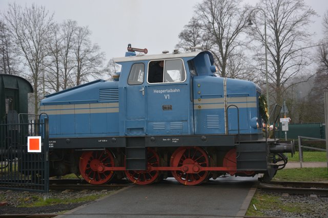 Die Hespertalbahn dampft durch den Essener Süden.