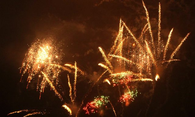 Am heutigen Freitag, 26. April, steigt auf der Osterkirmes in Hagen das Musik-Feuerwerk "Höing in Flammen". Am morgigen Samstag findet ab 18 Uhr die "Lady Time" statt und Sonntag ist der letzte Tag der Hagener Osterkirmes 2019.