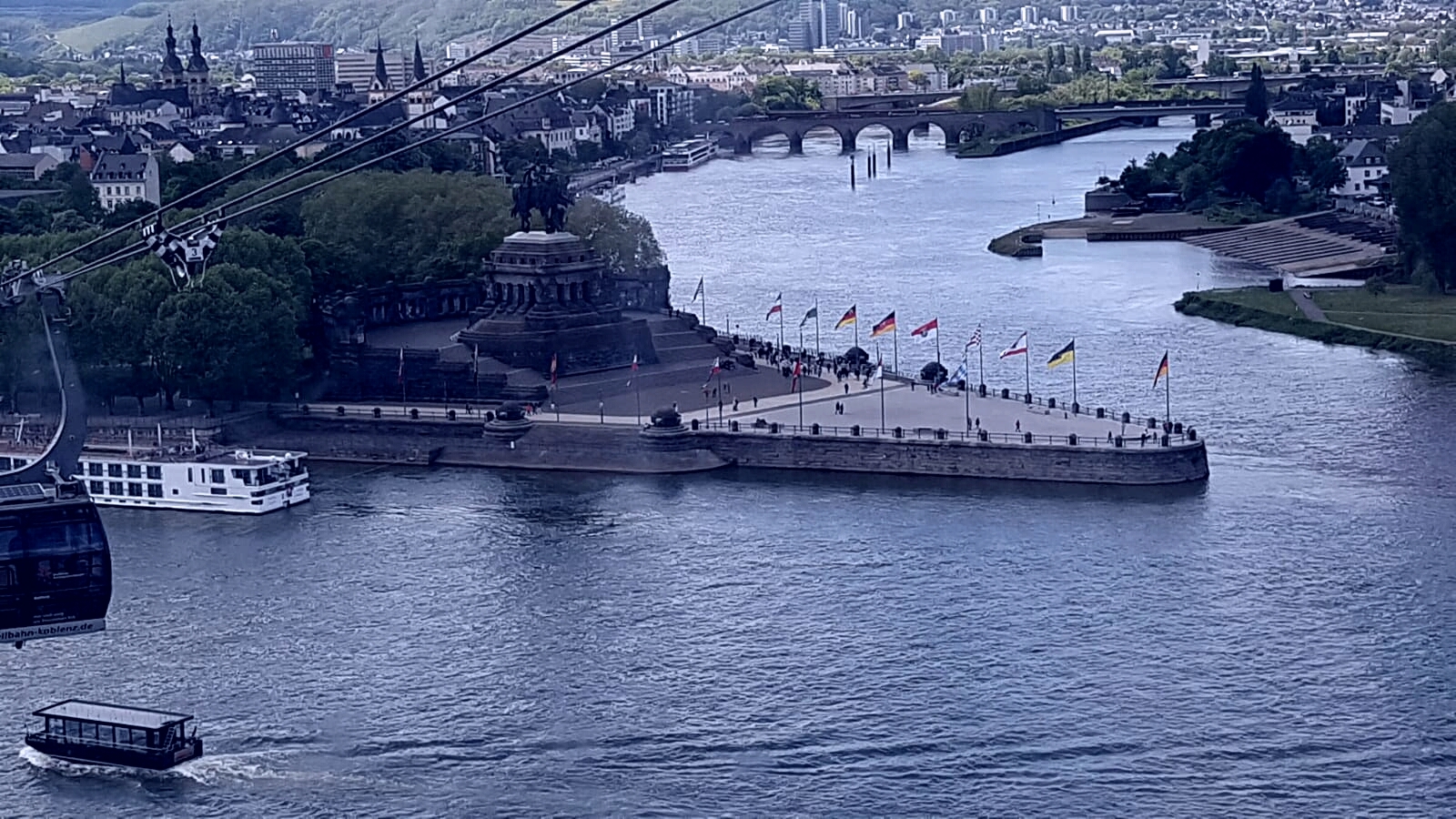 Himmelblau zwischen Mosel und Rhein.
Aber daheim ist auch wieder fein.