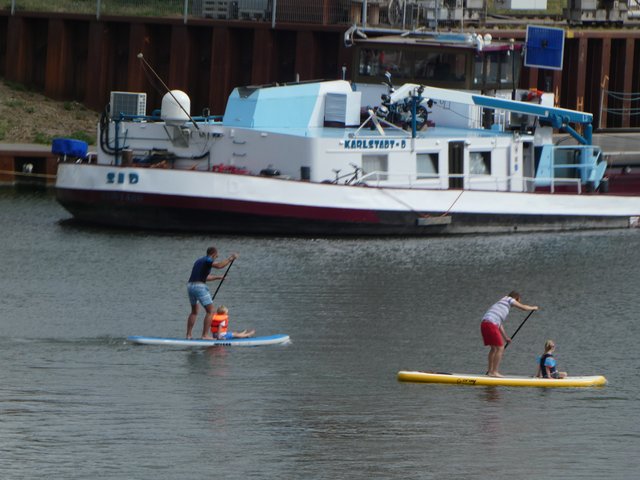 Stand Up Paddling mit Kind auf dem Board