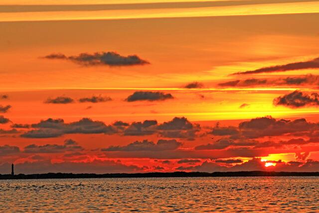 Kaum ist draußen alles weiß und grau, durchwühle ich die Urlaubserinnerungen nach Farbe... :) Hier mit Blick auf die Nordseeinsel Norderney...