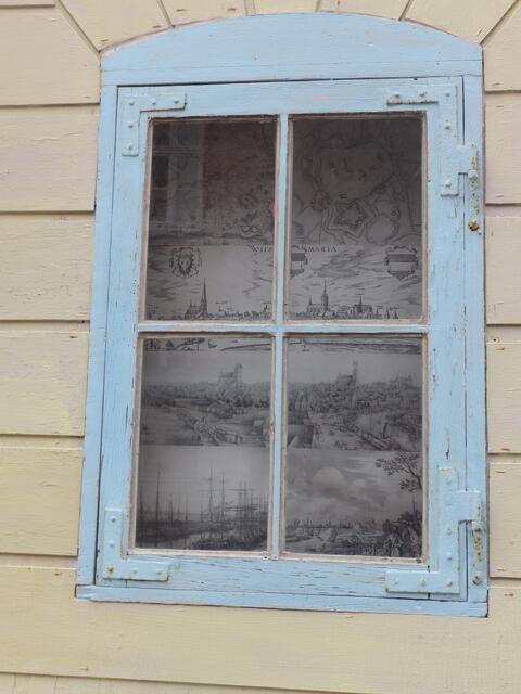 Auf meinen Erkundungstouren habe ich dieses entdeckt. Eine alte Karte von Wismar beinhaltet dieses Fenster. Von wann kann ich nicht sagen.