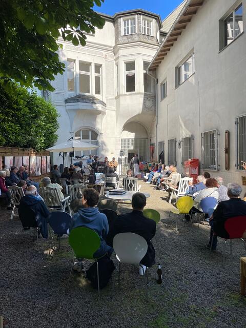 ART-TALK im Hof der Villa Artis - Ruhranlage in Mülheim | Foto: Mülheimer Kunstverein und Kunstförderverein KKRR