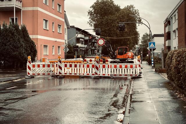 Niederadener Straße - Wasser - Ende - Vollsperrung 
Somit „Ein Dorf am anderen Ende der Lüner  Welt „ 😉 … jetzt nicht mehr, es gibt neue kreative Umleitungen 👍