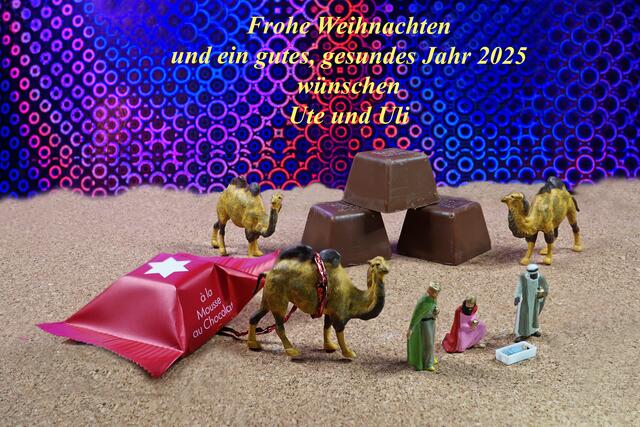 Mein Weihnachtsgruß ist gleichzeitig meine Antwort auf die Dubai-Schokolade. :-) Meine Minis bevorzugen heimische Produkte. Ich verabschiede mich nun in die Weihnachtspause. Bis bald ....