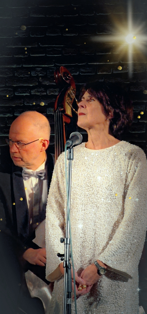 NOW… 🌟😃🎄👍❣️ #Chris Hopkins, Swinging Christmas feat. Shaunette Hildabrand.