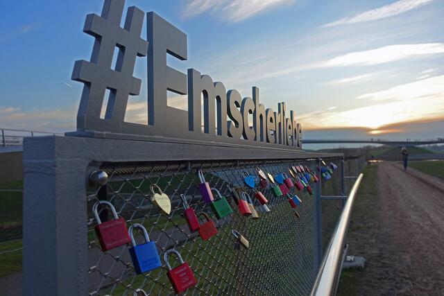 Zum Tagesabschluss ein kleiner Spaziergang über die Emscher und den Kanal. Liebesschlösser bitte hier anbringen.    