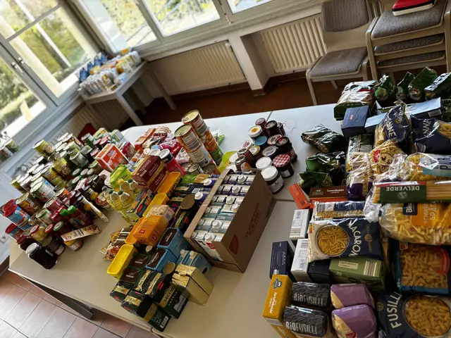 Mit großem Erfolg hat die Kolpingsfamilie Schwitten am Samstag, 5. April, ihre erste Lebensmittelsammlung zugunsten des Sozialmarktes De-Cent des Sozialdienstes katholischer Frauen (SkF) Menden durchgeführt. Die Aktion übertraf alle Erwartungen: Zahlreiche Bürger beteiligten sich und spendeten großzügig haltbare Lebensmittel, Hygieneartikel und Süßigkeiten.