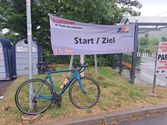 Fahr mal wieder RTF lautete das Motto am vergangenen und verregneten Sonntag. Da ging es beim RSC Stuttgart auf die 125 Kilometer durch das Stuttgarter Umland bis in den Schönbuch hinein. Bei einem 21,5er Schnitt wurden 1.300 Höhenmeter absolviert. 
Die nächste RTF kann kommen. | Foto: Patrick Jost