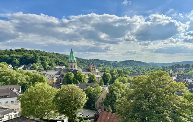 Die Basilika St. Ludgerus in Essen Werden zählt zu den 
bedeutendsten Kirchenbauten im Rheinland. 
Bis heute wird die Basilika dauernd saniert.
In der Nähe der Basilika befindet sich die Folkwang
Universität der Kunst. Die Basilika St. Ludgerus ist auch ein Ort der Begegnung und des Glaubens.
