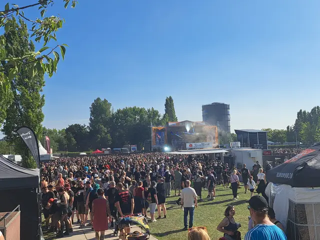 Das Olgas Rock-Festival fand am vergangenen Wochenende zum letzten Mal im Oberhausener Olga Park statt. Grund genug den Samstag nochmal richtig zu genießen; am Bierstand und im Moshpit. Bands wie Callejon, Engst, Montreal und Sondaschule sorgten für einen tolles Festivalfinale. Schade, dass es nun vorbei ist.  | Foto: Patrick Jost
