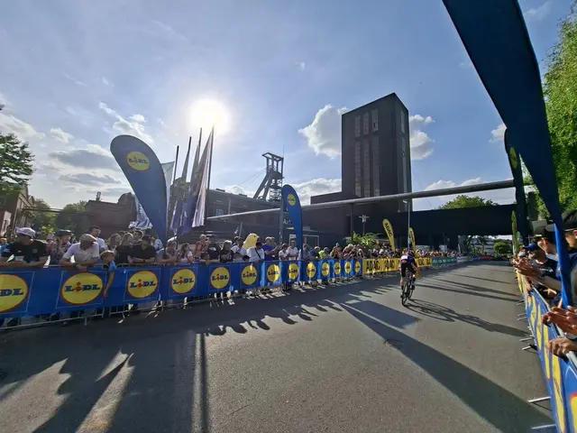Toller Prolog der Deutschlandtour 2025 mitten im Herzen des Ruhrgebiets auf Zeche Zollverein.