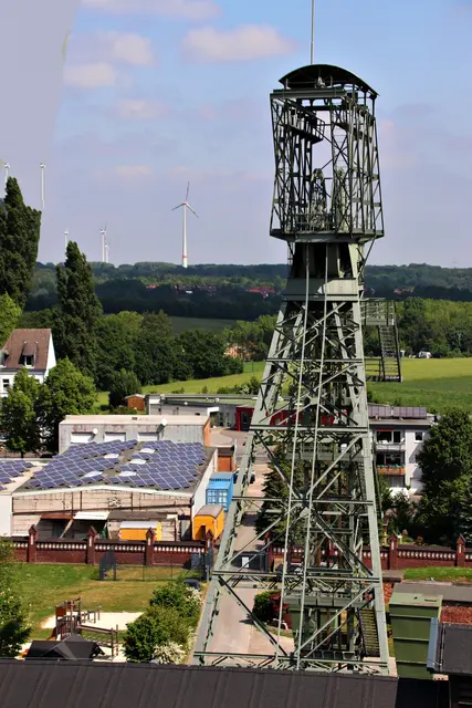 Die Zeche Zollern ist ein stillgelegtes Steinkohlebergwerk im Nordwesten der Stadt Dortmund, in den Stadtteilen Kirchlinde und Bövinghausen. Wikipedia