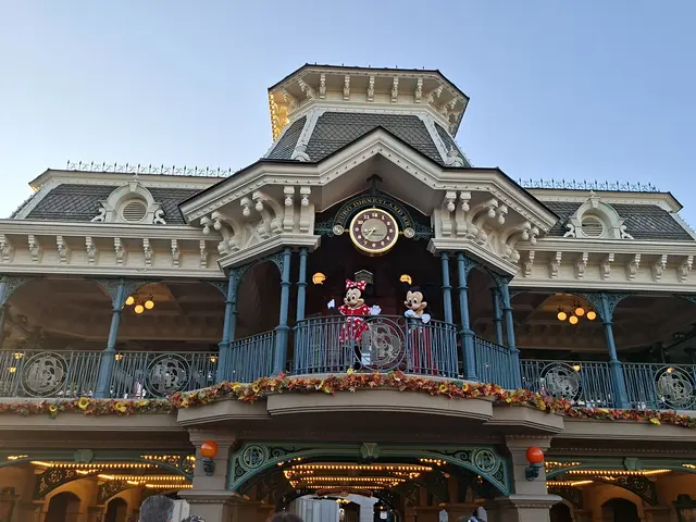 "Alles begann mit einer Maus", so auch die Tage im Disneyland Paris. Dem was Thematisierung angeht bestem Park in Europa. Wir waren nun auch ein paar Tage vor Ort um uns mal wieder der Disney Magie hinzugehen. Klappt in Frankreich mittlerweile übrigens ganz gut ;). | Foto: Patrick Jost