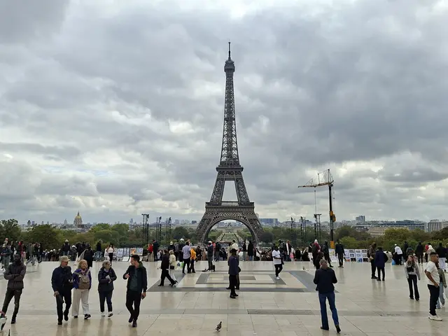 Wobei so viel Love gibt`s in Paris dann auch nicht. Die Stadt ist ein Besuch Wert, sie hat interessante Sehenswürdigkeiten aber so ganz fängt ihr Charme mich nicht ein. Kann noch nichtmal genau sagen warum. Trotzdem schön mal wieder da gewesen zu sein. | Foto: patrick jost