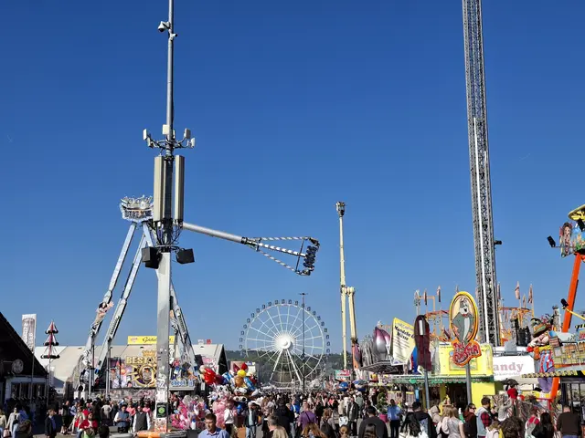 Wer Wiesn sagt muss auch Wasen sagen. Auf dem Cannstatter Wasen in Stuttgart fand bis Sonntag das zweitgrößte Volksfest der Welt statt. Somit war ein Besuch Pflicht.  | Foto: Patrick Jost