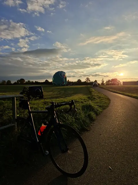 Die Luft ist raus, das war´s - hier endet die Ballonfahrt. Mit dem Rad geht es allerdings durch den Winter durch. | Foto: Patrick Jost