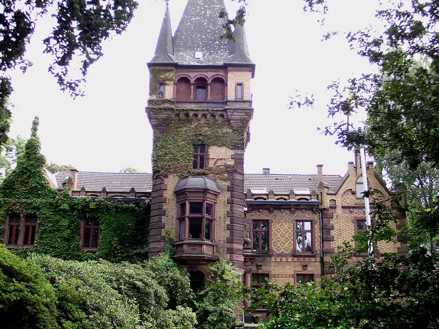 Haus Bockdorf in Kempen, heute bekannt als Gut Heimendahl, ist ein historischer Gutshof mit Wurzeln bis ins 14. Jahrhundert und eng verbunden mit der Seidenindustrie Krefelds.