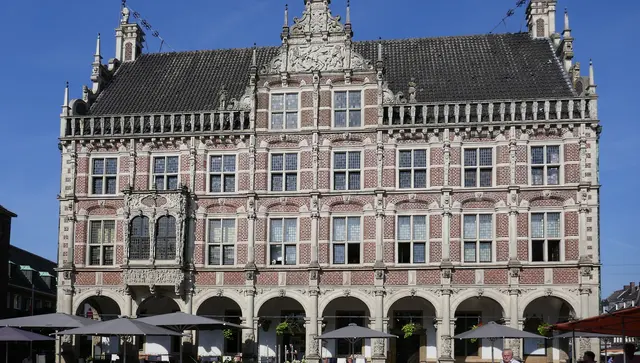 Das Historische Rathaus in Bocholt ist ein architektonisches Schmuckstück aus der Renaissancezeit und befindet sich direkt am Marktplatz.