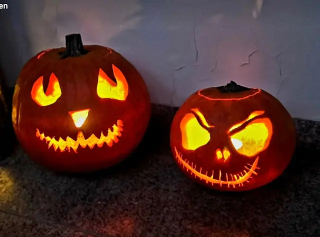 Meine Enkelin hat mit ihren Kindern diese  Monster  geschnitzt.🎃🎃🎃🎃