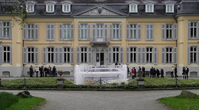 Schloss Morsbroich ist ein barockes Schloss in Leverkusen, das heute ein renommiertes Museum für moderne Kunst beherbergt.