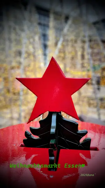 Traditionell und nostalgisch und 
doch auch bunt, modern, innovativ, international, vielseitig, offen, freundlich ... und Vieles mehr und auch echt schön und 
...
L E C K E R 
♥ :-) ♥

HEIMAT ist es auch noch ♥

Einen STERN... 
zum Wochenende...
STERNE´ für uns alle :-)
(hoffentlich)

Essener Weihnachtsmarkt ist eröffnet
(14.11.25 - 23.12.25)

2025@ana´