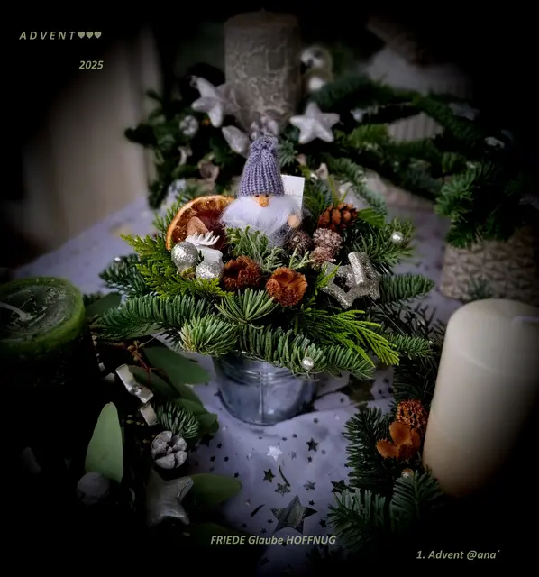 SIE ist DA!
Zeit der LICHTER♥
Advent/Vorweihnachtszeit
FRIEDE
Glaube
Freude
auch Vorfreude, jaaa´ gewiss
Vorbereitungen
Zuversicht
Schmücken
und auch besinnlich-einfach mal´ruhen/pausieren...

KERZEN an!
Zeit der Lichter
oh, Du hoffentlich-friedliche Adventszeit♥

Einen schönen ERSTEN Advent:-) ♥ :-)

Ende November 2025
Foto ganz aktuell´
2025@ana´