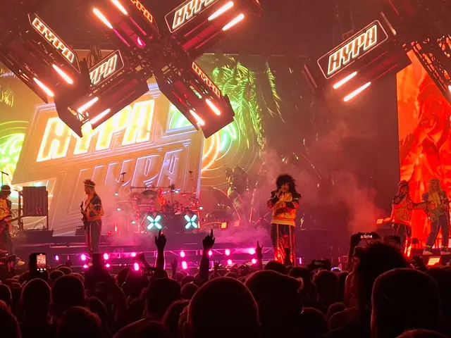 Die Jungs von Electric Callboy aus dem beschaulichen Castrop-Rauxel rockten mitte November die Stuttgarter Schleyerhalle. Man merkt wie die Zeit vergeht. Es ist doch noch gar nicht so lange her (2014) wo ich sie auf ihrer ersten Headlinertour in der kleinen Bochumer Matrix gesehen hab. Oder werd ich langsam alt?! xD | Foto: Patrick Jost