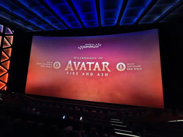 Große Blockbuster brauchen große Leinwände. Im Leonberger Traumpalast befindet sich mit 39x21 Metern die größte IMAX-Leinwand der Welt. Für den neuen, bildgewaltigen Avatar-Film genau richtig. Der Film selbst gewinnt in Sachen Story keinen Blumentopf siedelt sich also zwischen Teil 1 (besser) und Teil 2 (schlechter) an. | Foto: Patrick Jost 