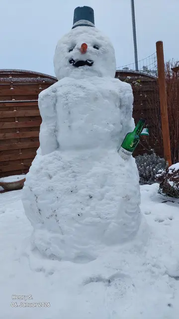 Mit nen Lütten im Glas , macht das Schneeräumen auch Spaß  🎿
