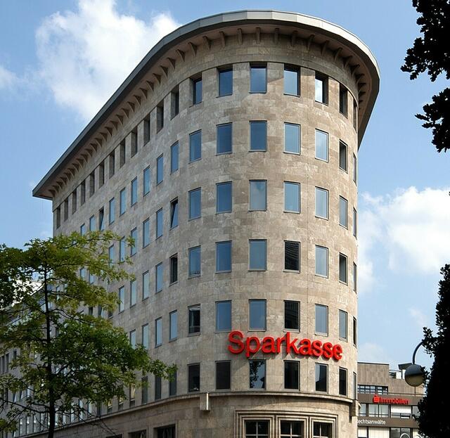 Sparkasse Bochum baut auf dem Dr.RuerPlatz Fundament für Neubau gelegt Bochum